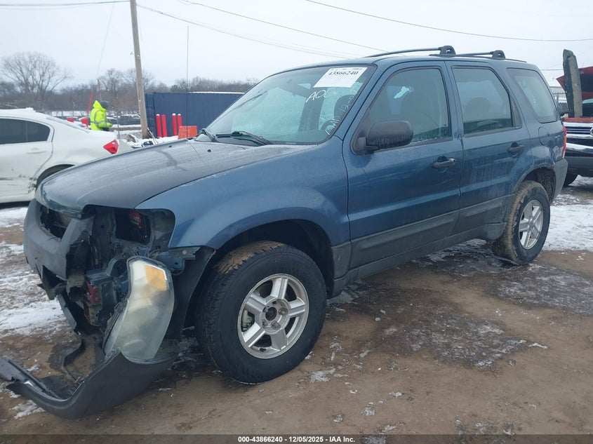 1FMYU02ZX5DA06077 2005 FORD ESCAPE photo no. 2
