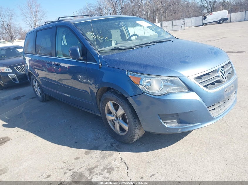2011 Volkswagen Routan Se