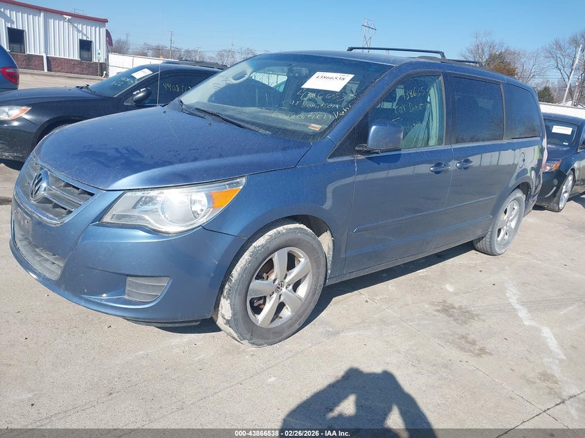 2011 Volkswagen Routan Se