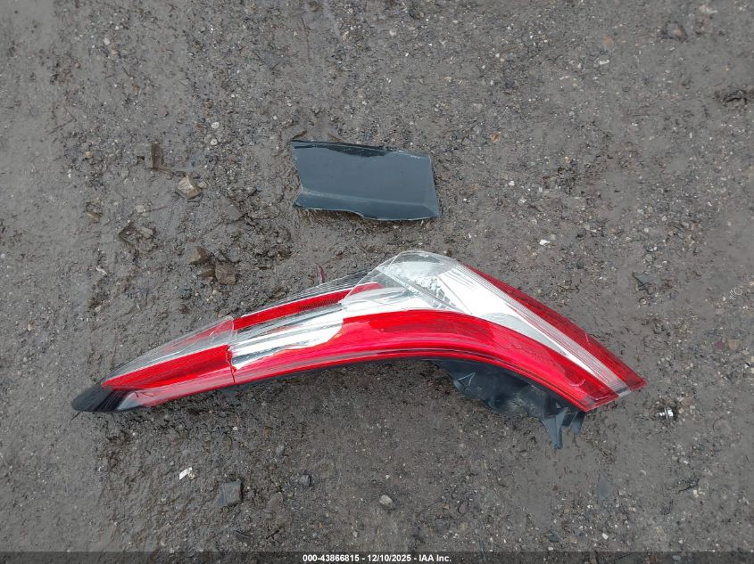 2018 Toyota Camry Le VIN: 4T1B11HK3JU583090 Lot: 43866815