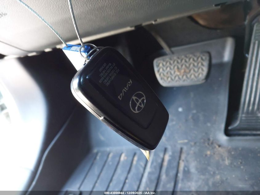 2020 Toyota Rav4 Xle Premium VIN: 2T3C1RFV4LW092540 Lot: 43866944