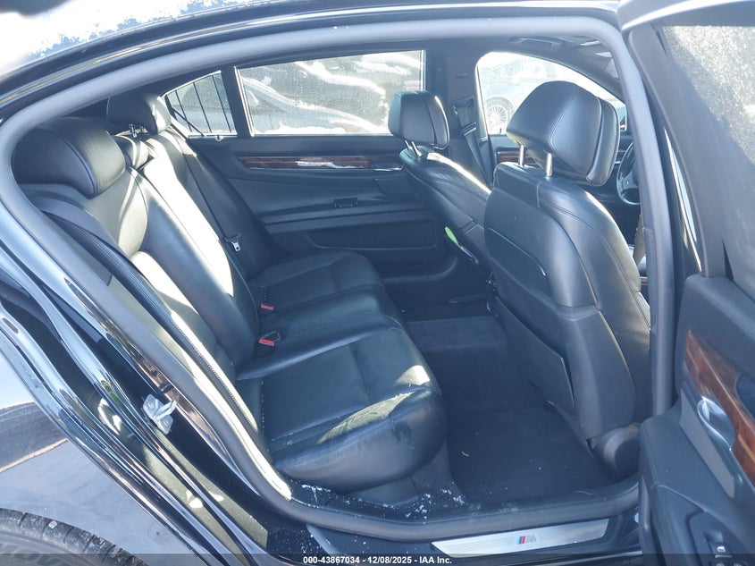 WBAYF8C59DD141636 2013 BMW 7ER photo no. 8