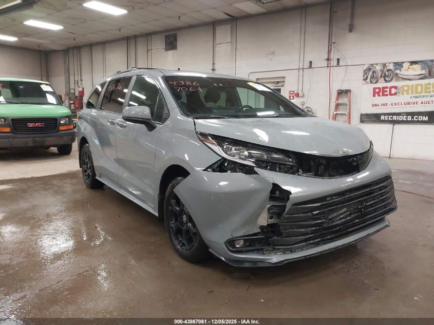 TOYOTA SIENNA WOODLAND EDITION