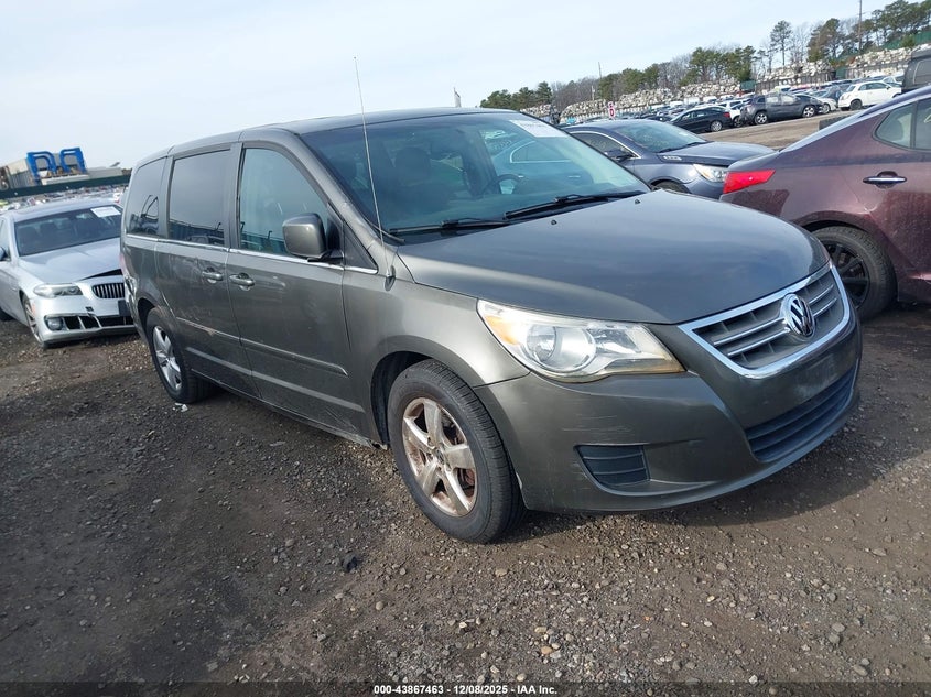 VOLKSWAGEN ROUTAN 2010. Lot# 43867463. VIN 2V4RW5DX2AR294623. Photo 1