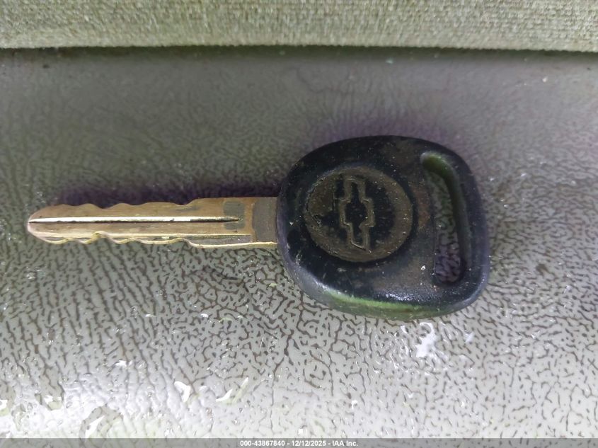 2000 Chevrolet Silverado 2500 Ls/Lt VIN: 1GCGK29UXYE374804 Lot: 43867840