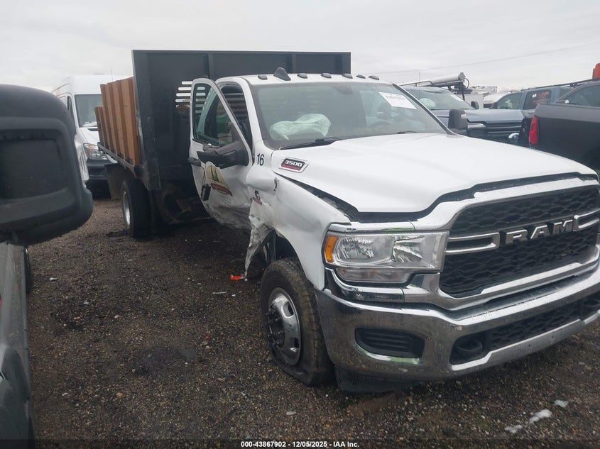 2023 Ram 3500 Chassis Tradesman/Slt