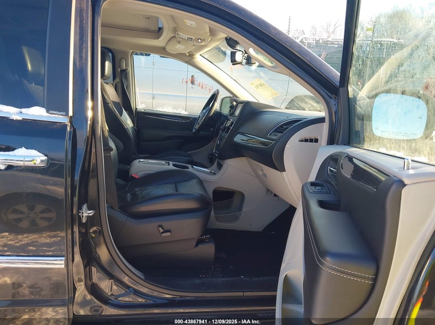 2012 Chrysler Town & Country Limited