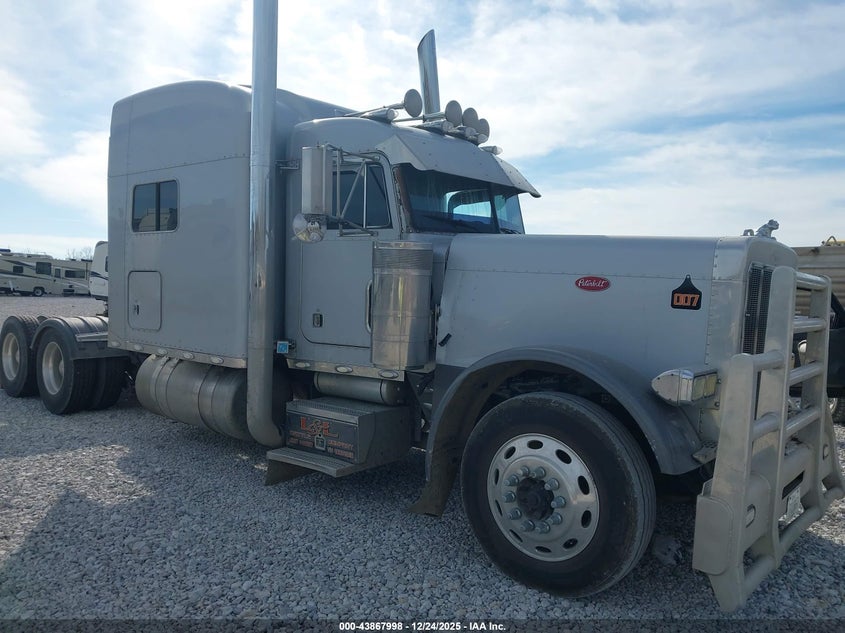 2004 Peterbilt 379