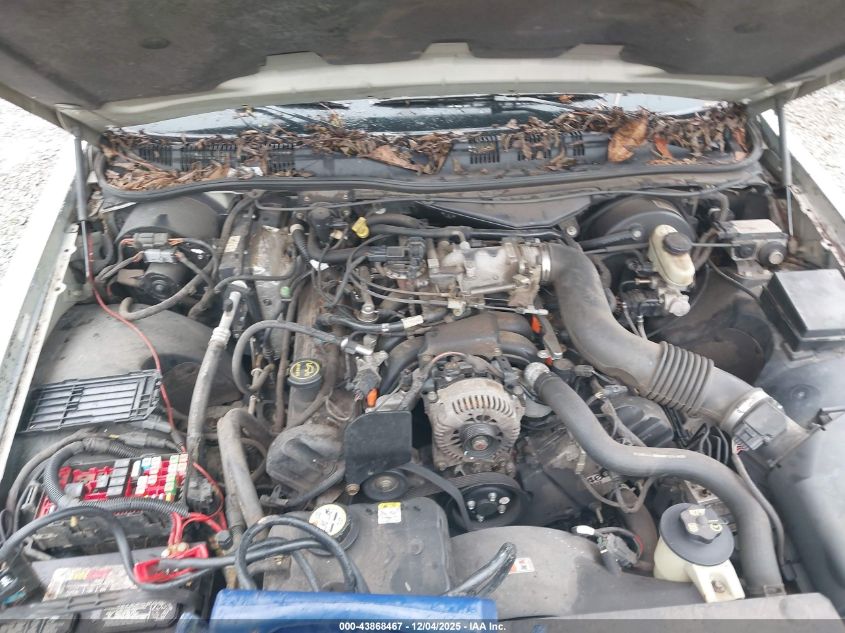 2004 Mercury Grand Marquis Gs VIN: 2MEFM74W44X661574 Lot: 43868467