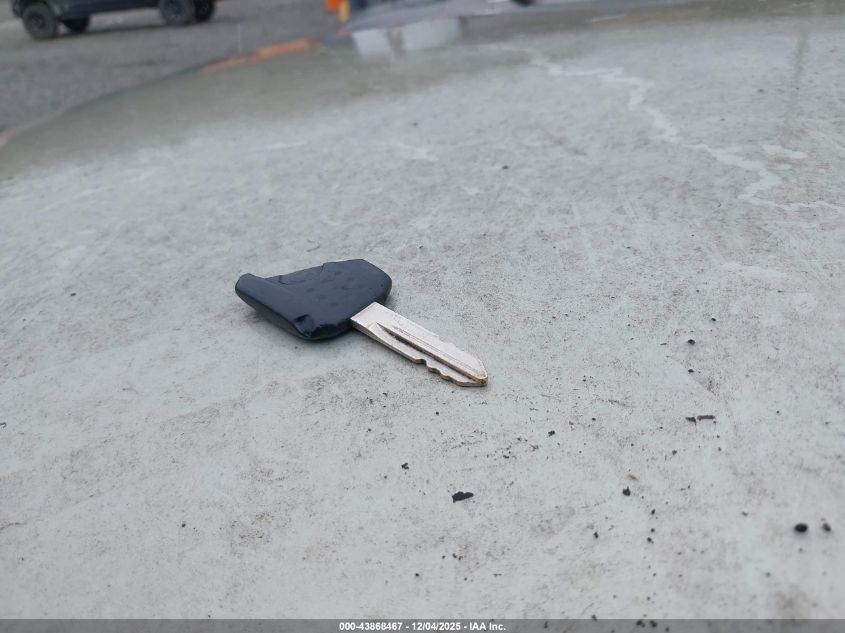 2004 Mercury Grand Marquis Gs VIN: 2MEFM74W44X661574 Lot: 43868467