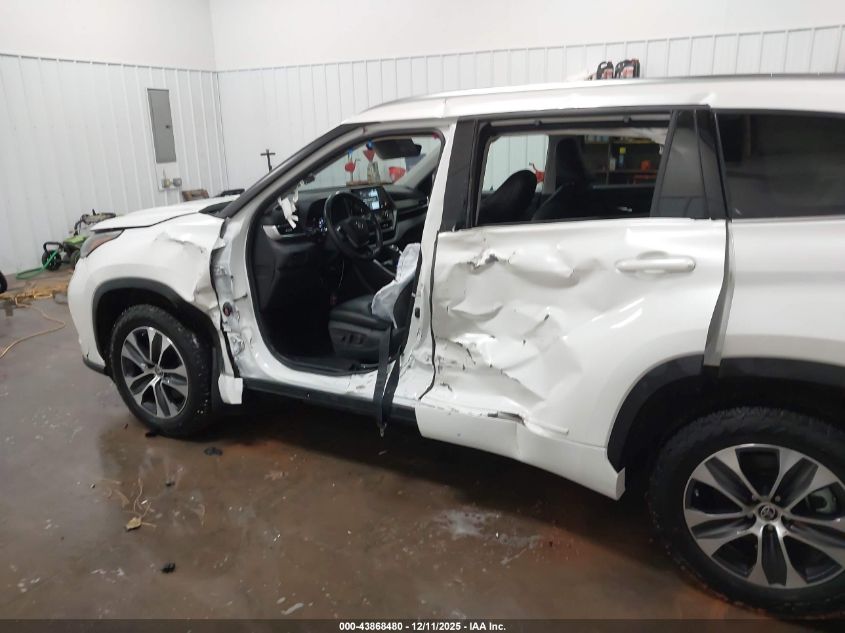 2021 Toyota Highlander Xle VIN: 5TDHZRBH4MS552698 Lot: 43868480