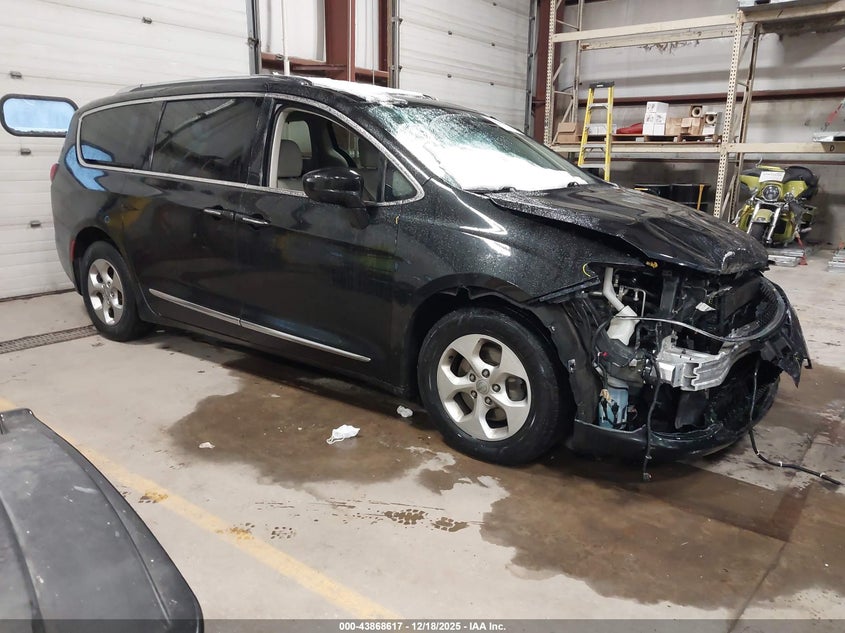 2017 Chrysler Pacifica Touring-L Plus
