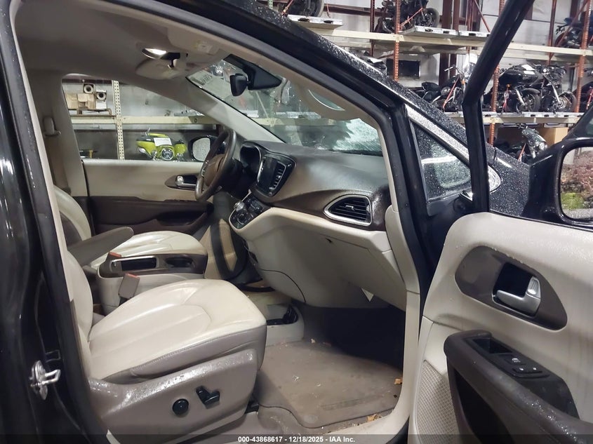 2017 Chrysler Pacifica Touring-L Plus