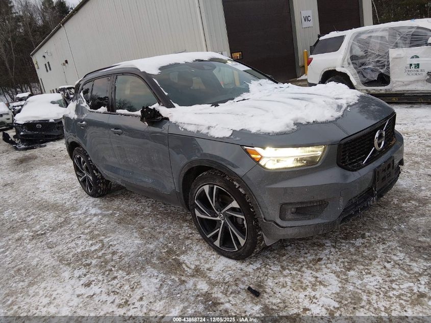 VOLVO XC40 T5 R-DESIGN