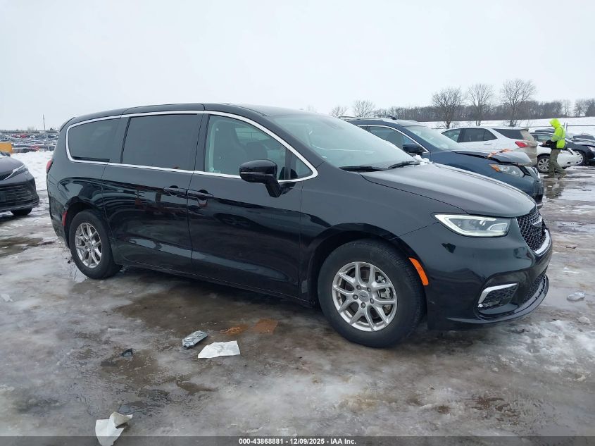 2024 Chrysler Pacifica Touring L VIN: 2C4RC1BG2RR135322 Lot: 43868881