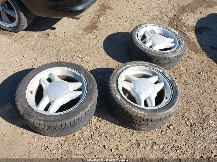 1994 Ford Mustang Gt VIN: 1FALP45T2RF186899 Lot: 43868959