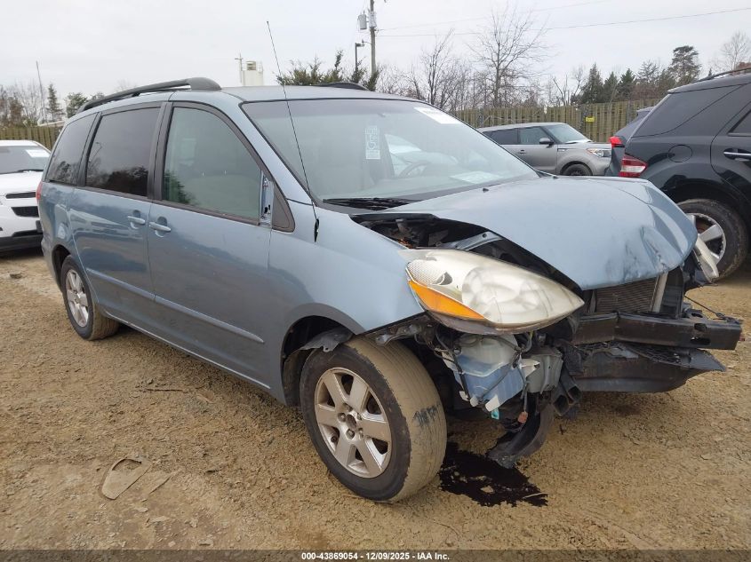 TOYOTA SIENNA LE