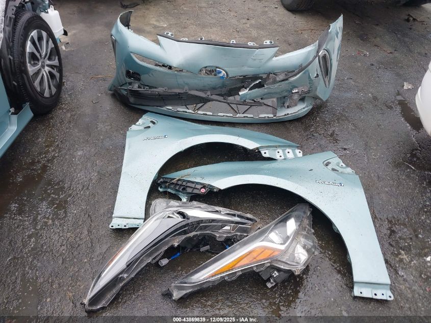 2022 Toyota Prius Xle Awd-E VIN: JTDL9MFU7N3040098 Lot: 43869839