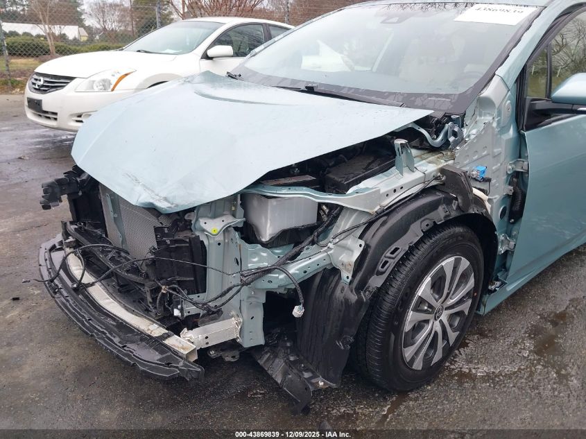 2022 Toyota Prius Xle Awd-E VIN: JTDL9MFU7N3040098 Lot: 43869839