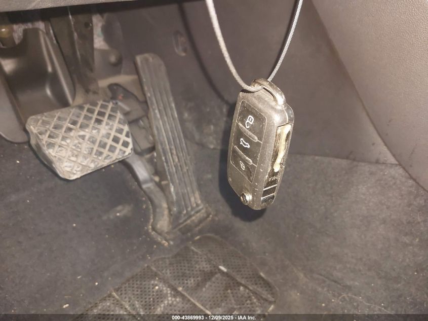 2018 Volkswagen Beetle 2.0T Coast/2.0T S VIN: 3VWFD7AT7JM709701 Lot: 43869993