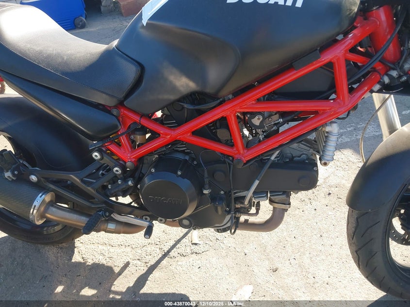2007 Ducati Monster 695 VIN: ZDM1RADM07B099192 Lot: 43870043