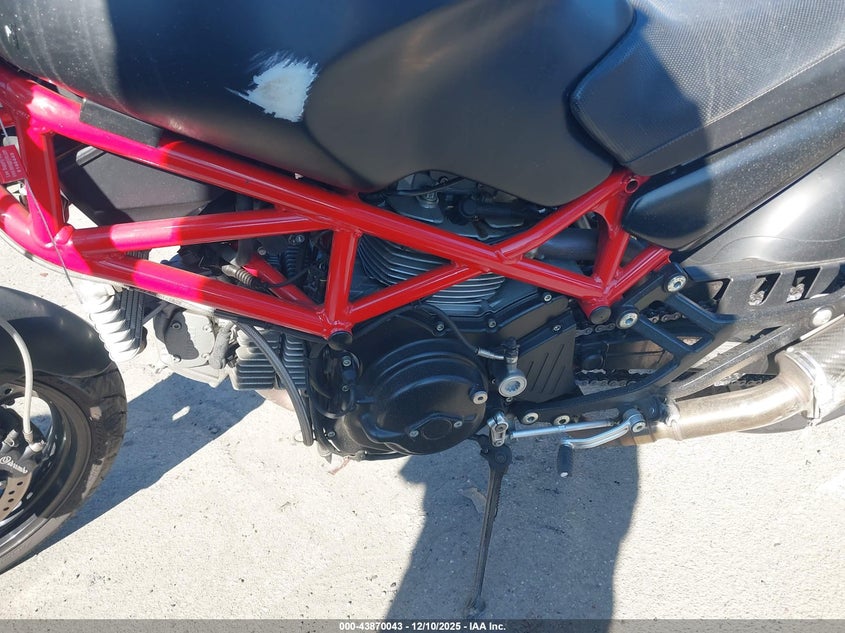 2007 Ducati Monster 695 VIN: ZDM1RADM07B099192 Lot: 43870043