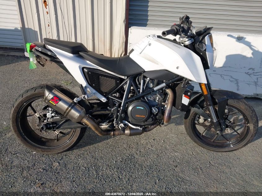 2018 Ktm 690 Duke VIN: VBKLDV400JM718794 Lot: 43870272