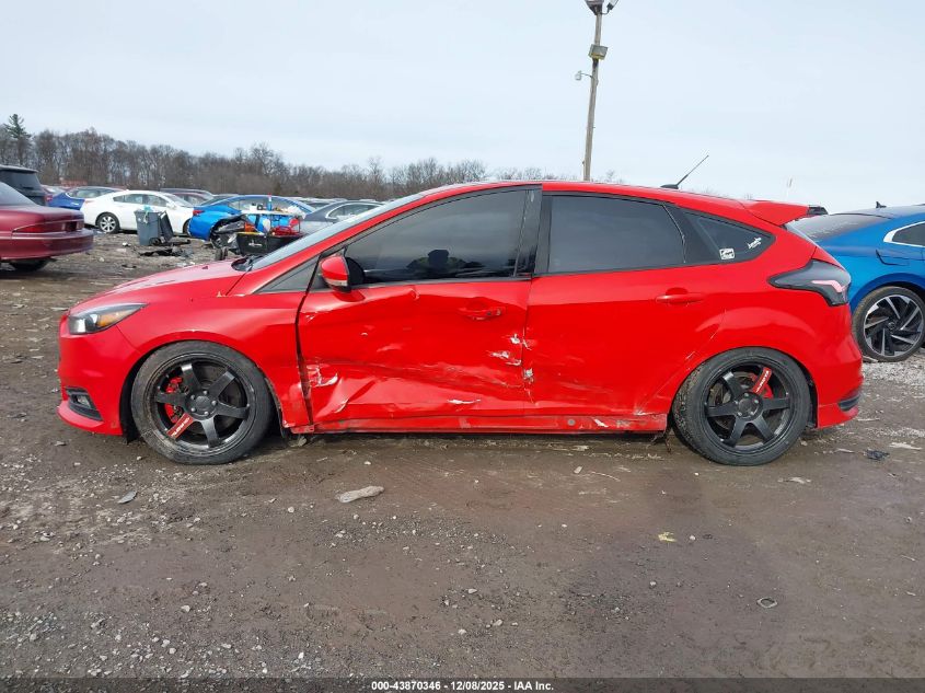 2017 Ford Focus VIN: 1FADP3L95HL338700 Lot: 43870346