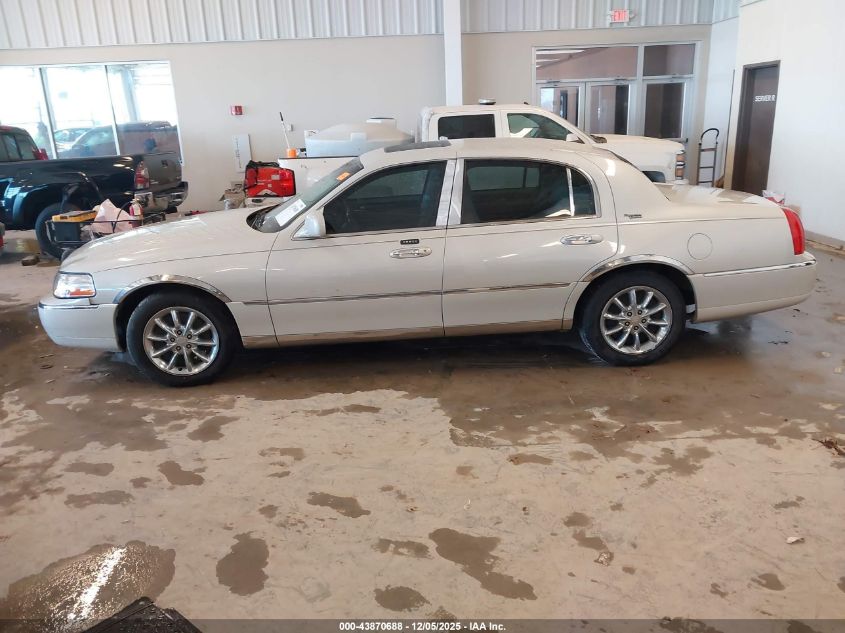 2007 Lincoln Town Car Signature Limited VIN: 1LNHM82V77Y630703 Lot: 43870688