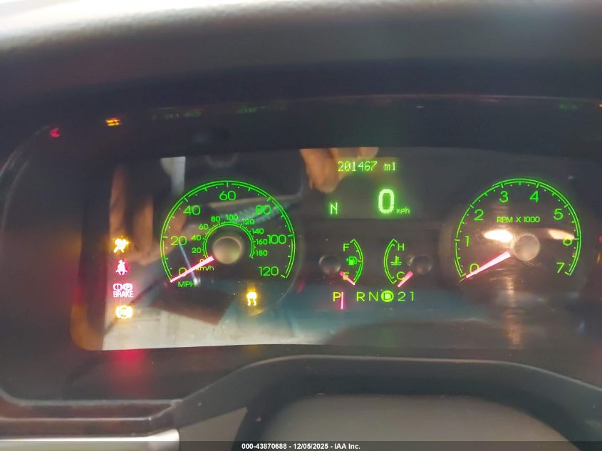 2007 Lincoln Town Car Signature Limited VIN: 1LNHM82V77Y630703 Lot: 43870688