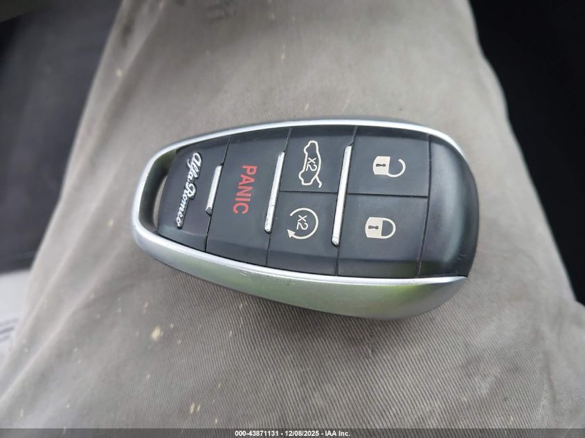 2017 Alfa Romeo Giulia Ti Awd VIN: ZARFAEEN5H7533513 Lot: 43871131