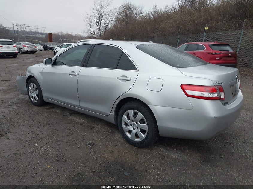 4T1BF3EK7BU669764 2011 TOYOTA CAMRY photo no. 3