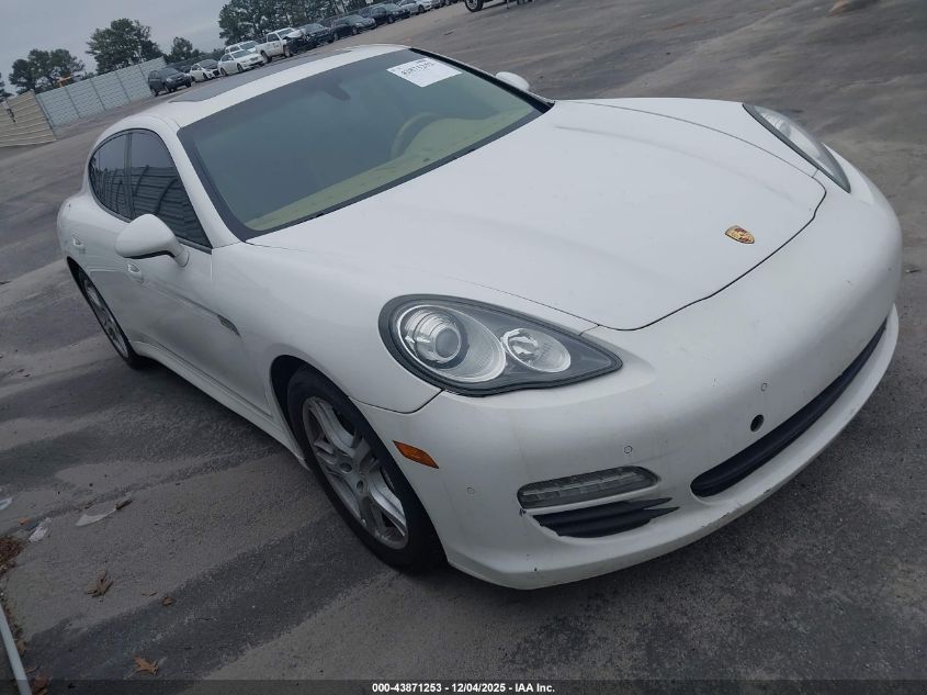 PORSCHE PANAMERA 4