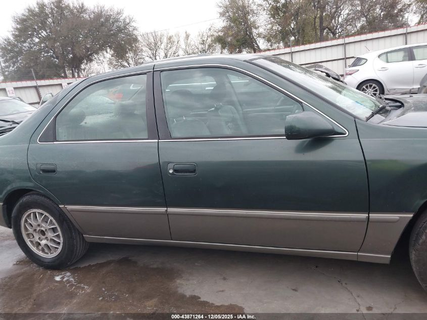 1999 Toyota Camry Le VIN: 4T1BG28K3XU591915 Lot: 43871264