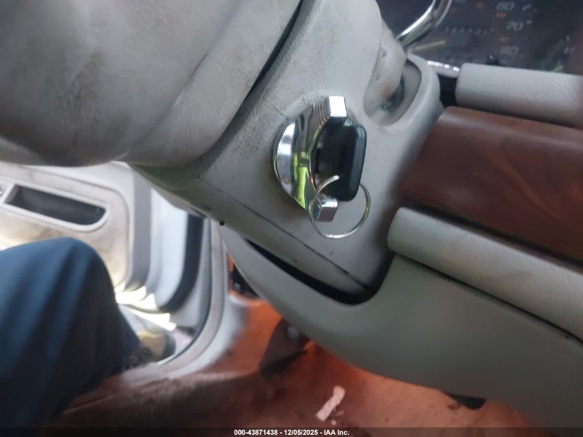 1992 Ford Crown Victoria Lx VIN: 2FACP74W1NX111915 Lot: 43871438