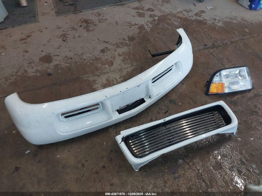 2002 GMC Sonoma Sl VIN: 1GTCS145728172792 Lot: 43871578