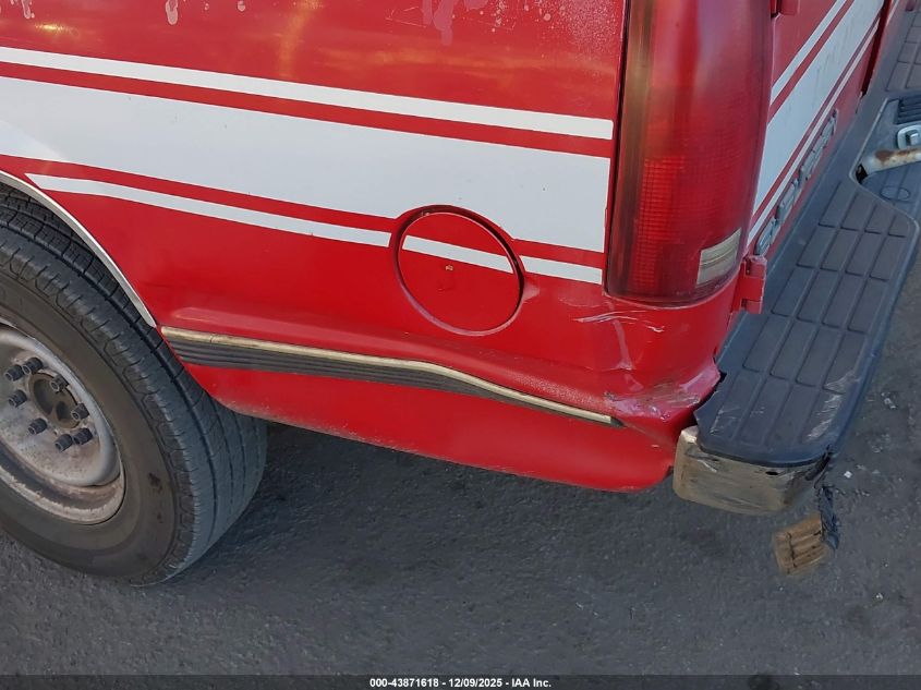 1998 GMC Suburban 2500 Sl VIN: 1GKGC26R7WJ725044 Lot: 43871618