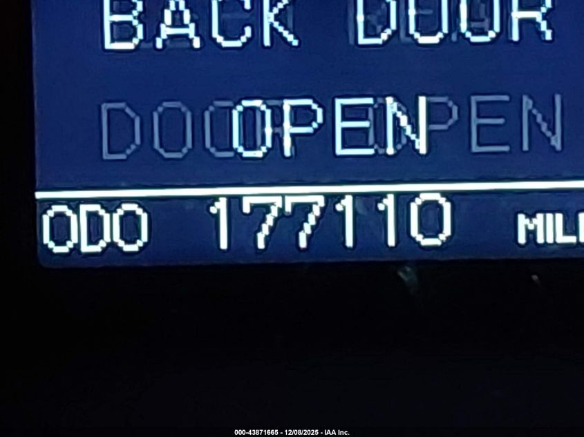 2011 Toyota Sequoia Platinum 5.7L V8 VIN: 5TDDY5G13BS044838 Lot: 43871665