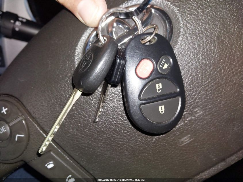 2011 Toyota Sequoia Platinum 5.7L V8 VIN: 5TDDY5G13BS044838 Lot: 43871665