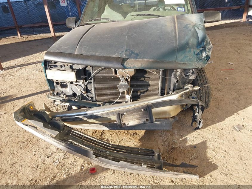 1996 Chevrolet Gmt-400 C1500 VIN: 1GCEC19MXTE120940 Lot: 43871935