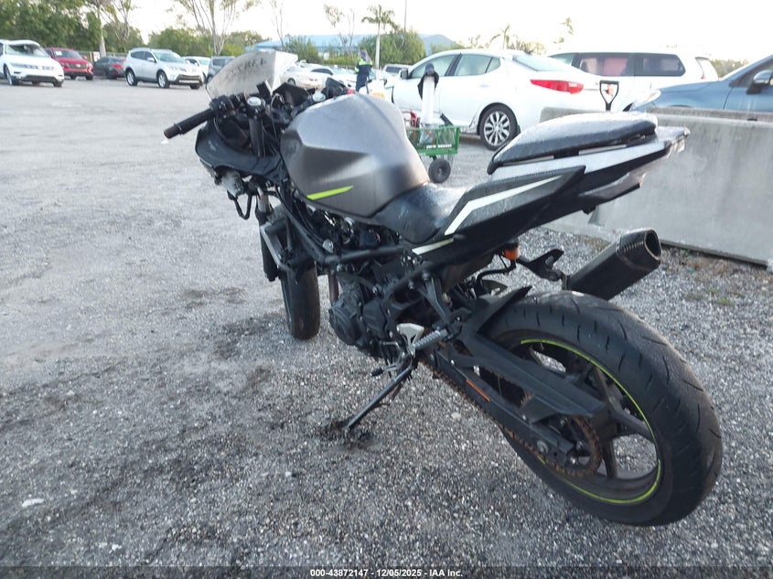 2021 KAWASAKI EX400 399 CC(VIN: JKAEXKG15MDAD1778
