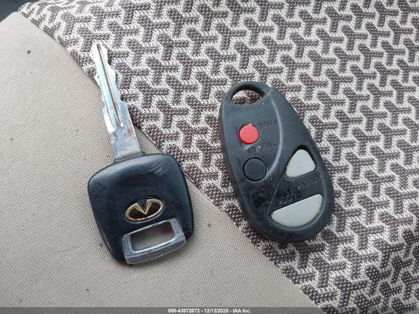 2000 Infiniti I30 Luxury/Touring VIN: JNKCA31A2YT105358 Lot: 43872572