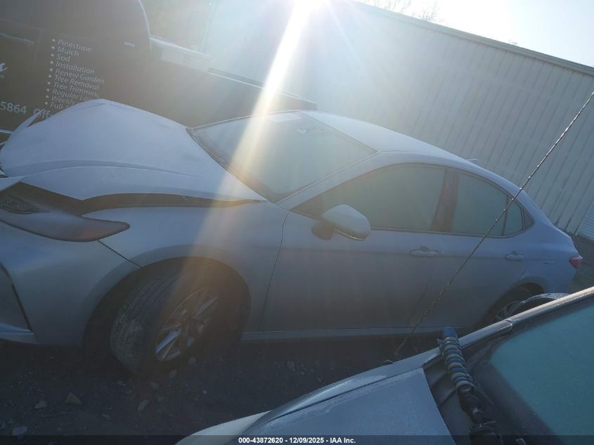 2025 Toyota Camry Le VIN: 4T1DAACK0SU586689 Lot: 43872620