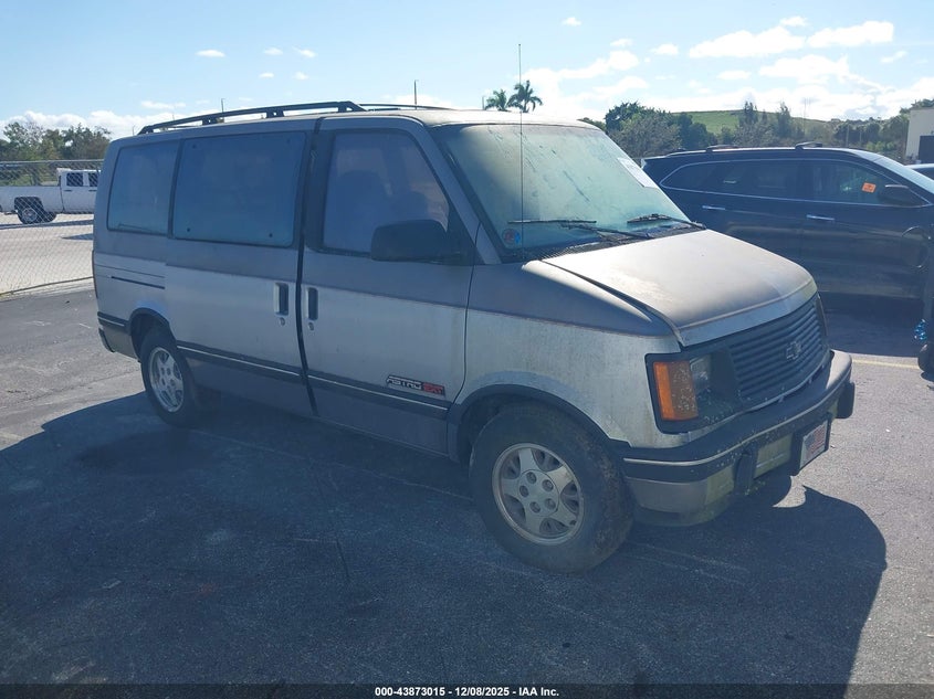 1GNDM19W1PB210518 1993 Chevrolet Astro auction photo 1