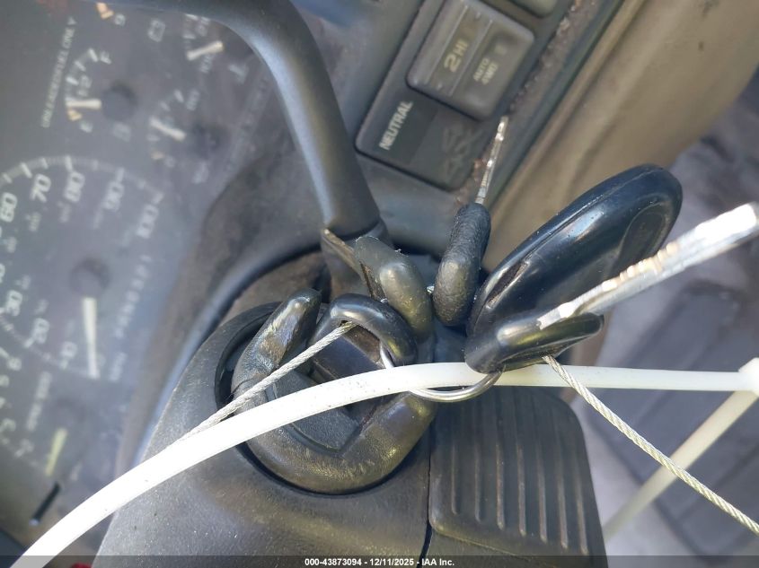 1998 GMC Yukon Slt VIN: 1GKEK13R7WJ723447 Lot: 43873094