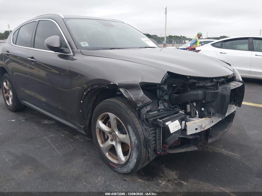 VIN ZASPAJAN7K7C50638 2019 ALFA ROMEO STELVIO RWD