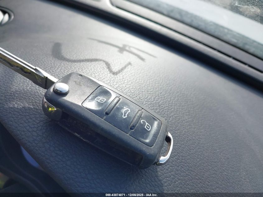 2014 Volkswagen Passat 1.8T S VIN: 1VWAT7A36EC086642 Lot: 43874071