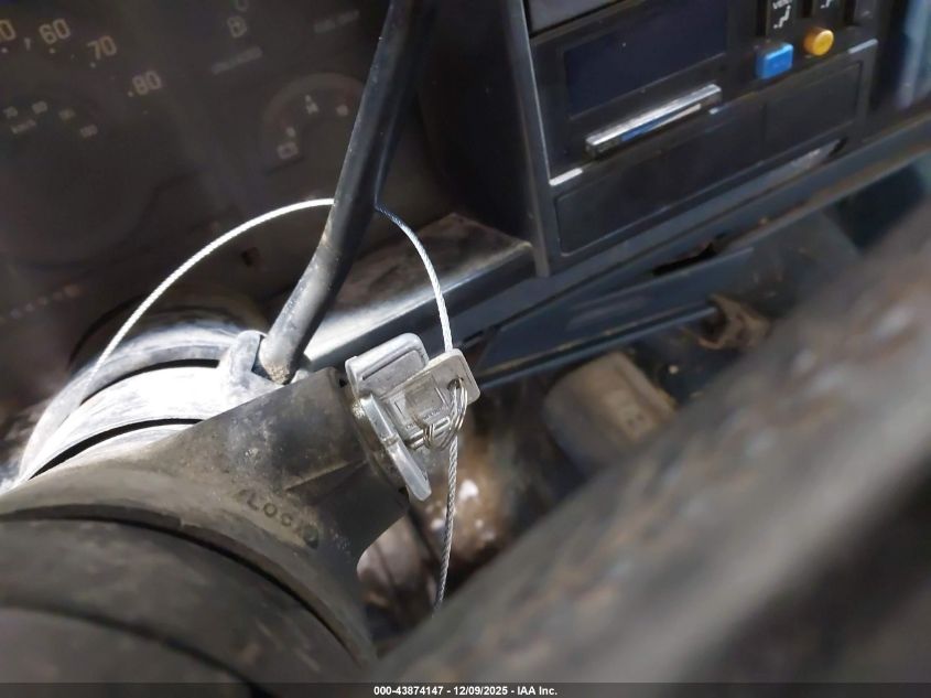 1988 Chevrolet Gmt-400 K1500 VIN: 2GCEK19K2J1208056 Lot: 43874147