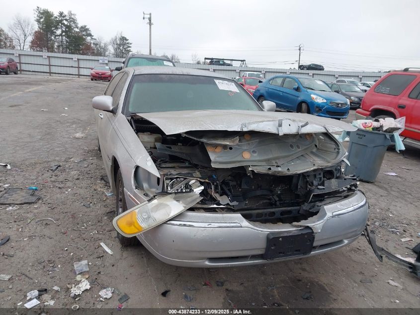 2002 Lincoln Town Car