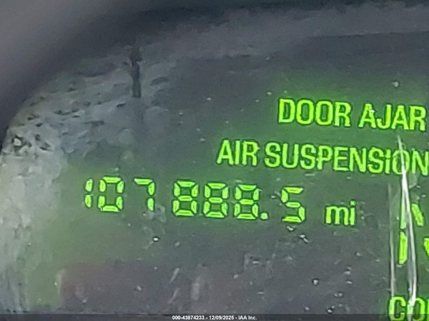 2002 Lincoln Town Car Cartier VIN: 1LNHM83W72Y650126 Lot: 43874233